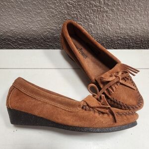 Minnetonka Women's Kilty Wedge Moc, Brown Suede Fringe Size 7
